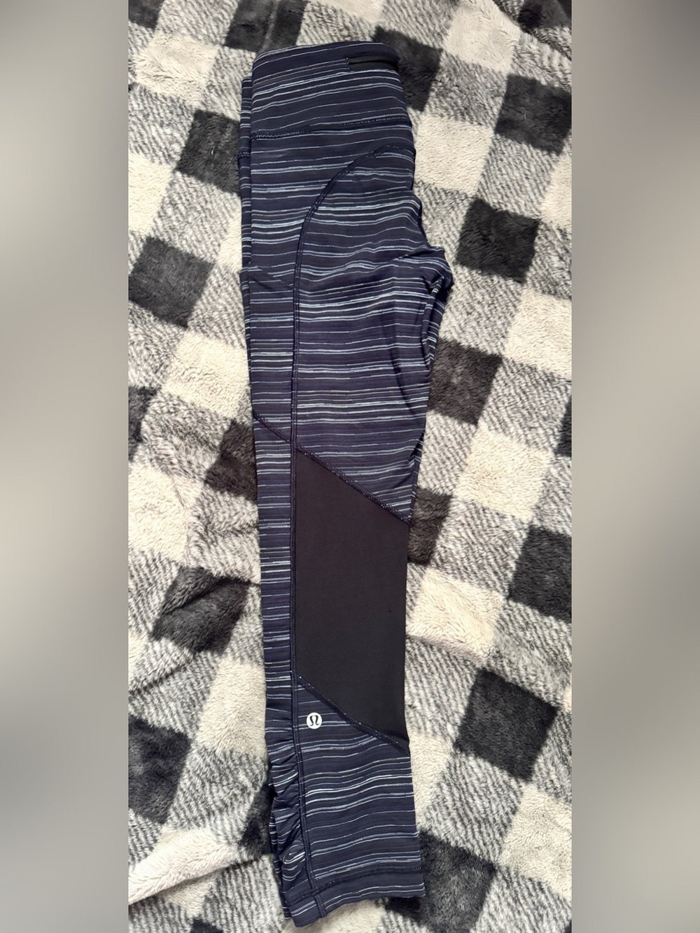 Lululemon Striped Navy Athletic Leggings with Black Mesh Panel w/pockets- Size 4